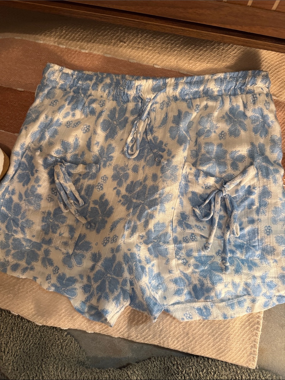 Sky to moon flowy Shorts Women size M